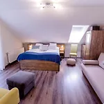 Három A Kislány Panzió 4*