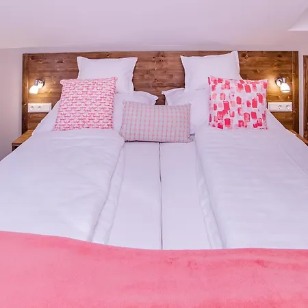 Harom A Kislany Panzio Gasthuis Hévíz