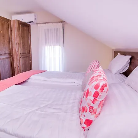 Harom A Kislany Panzio 4* Хевиз