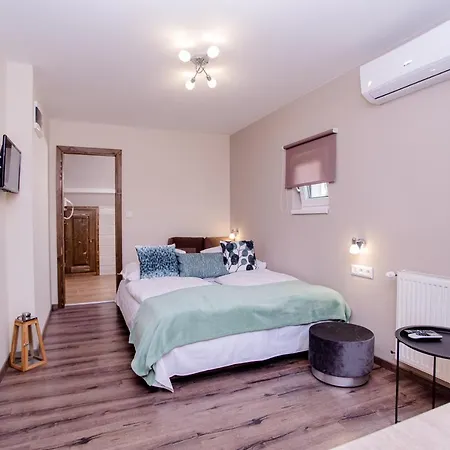 Harom A Kislany Panzio Konukevi 4*
