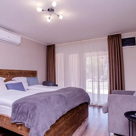 Harom A Kislany Panzio Gasthuis