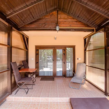 Harom A Kislany Panzio 4* Хевиз