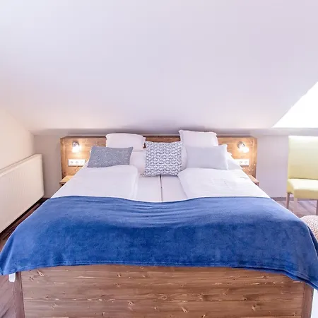 Harom A Kislany Panzio Gasthuis